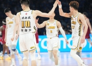 1xBit体育视频-西悉尼流浪者战术布置详解，主帅重点强调防守反击的简单介绍