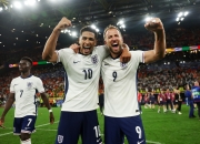 英格兰球队成功晋级足球亚洲杯半决赛