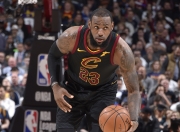 1xBit体育官方-雄鹿双核心双双砍下+轻取魔术的简单介绍