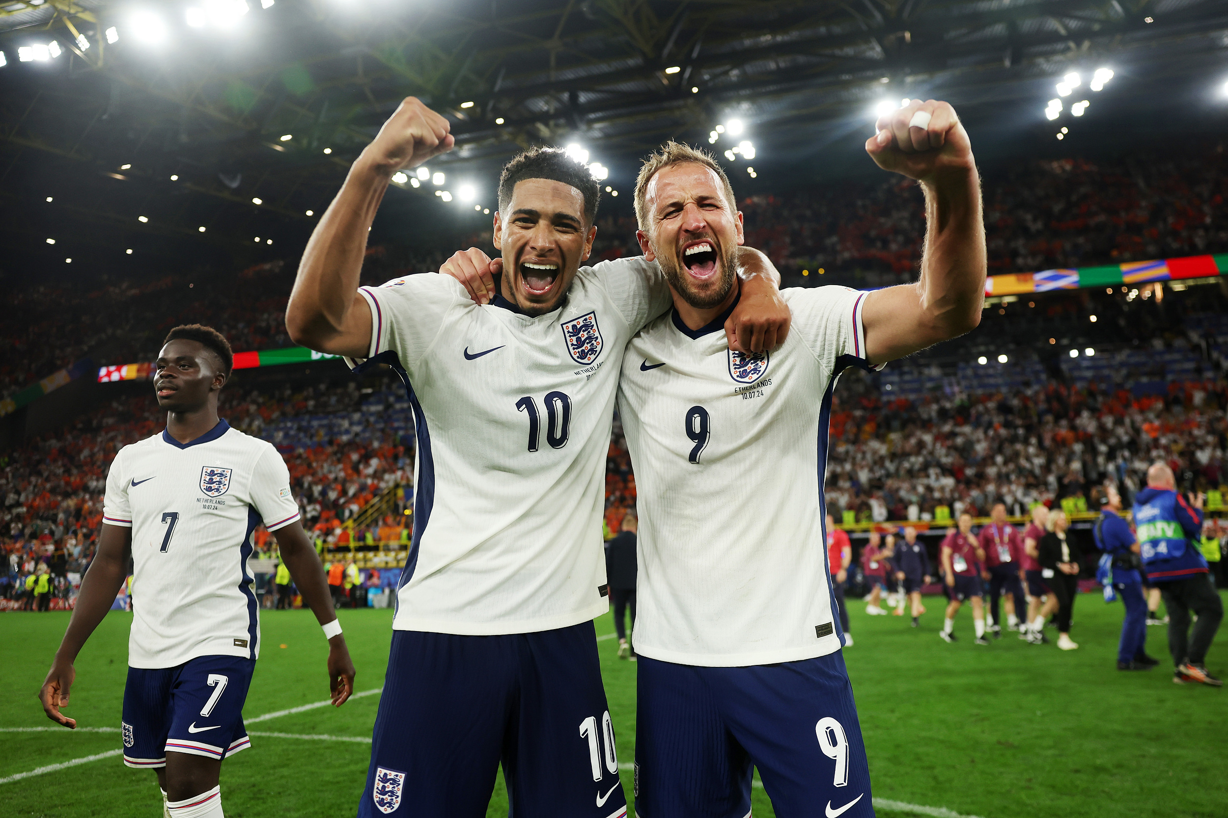 英格兰球队成功晋级足球亚洲杯半决赛