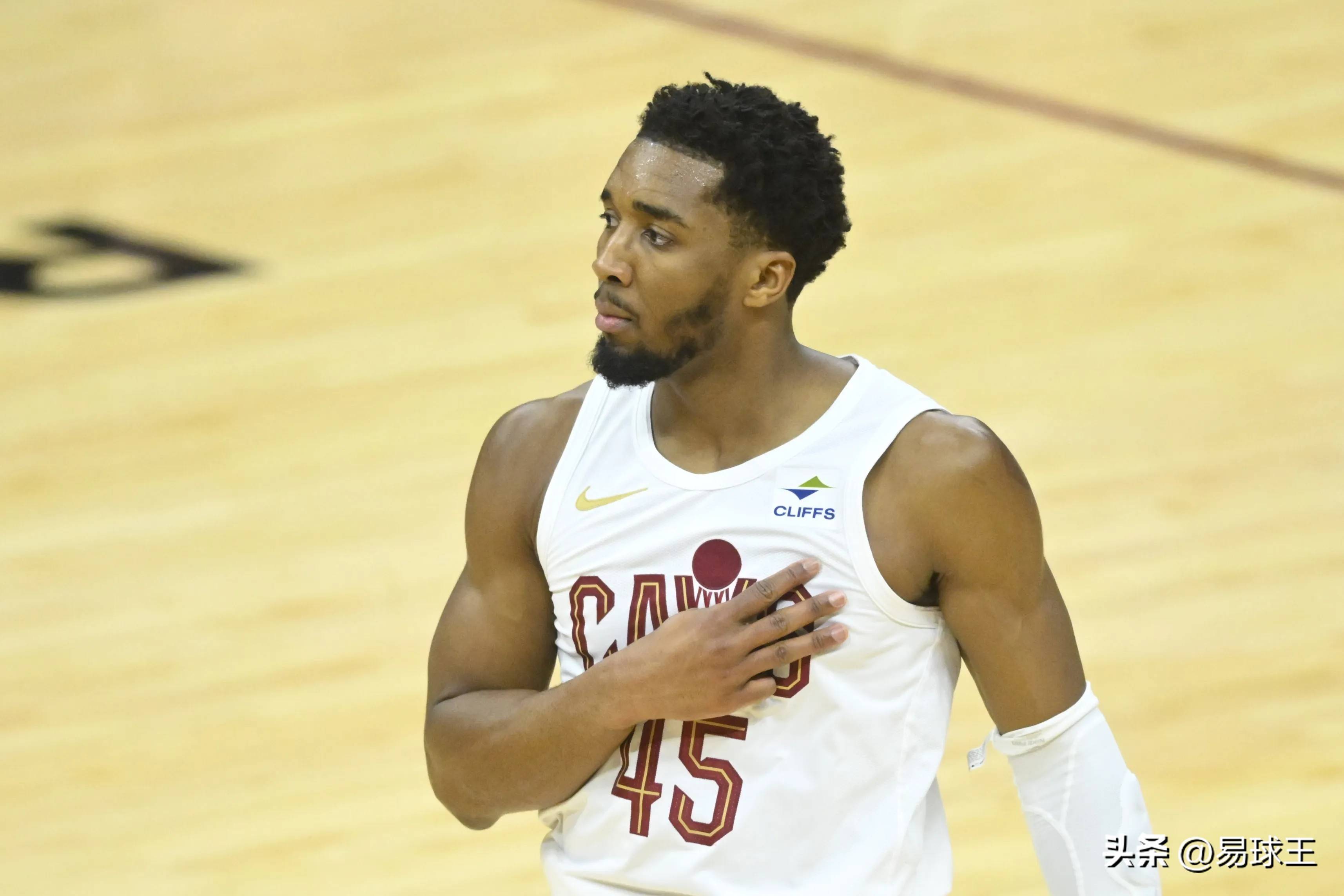 关于凯尔特人稳扎稳打，战胜对手重返榜首的信息