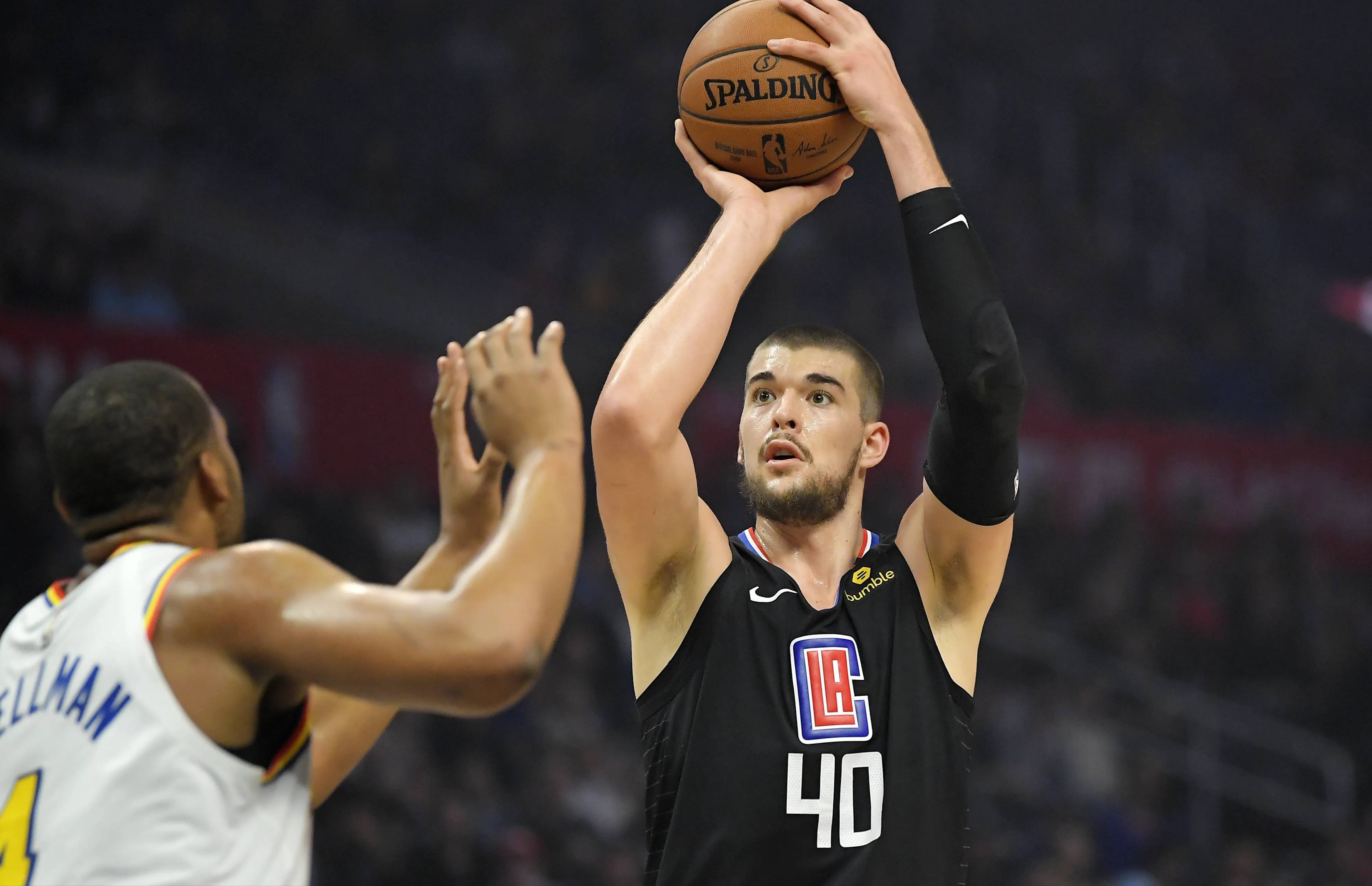 快船球员集体射程不准,需调整进攻策略 快船球员集体射程不准,需调整进攻策略