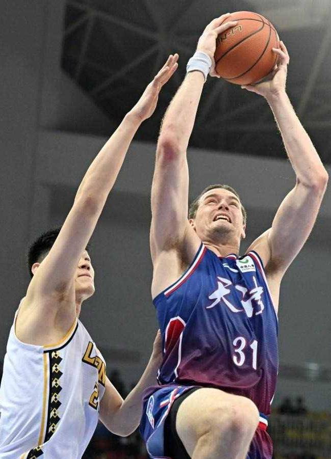 大卫-詹姆斯表现出色,成为球队得分王 大卫-詹姆斯表现出色,成为球队得分王