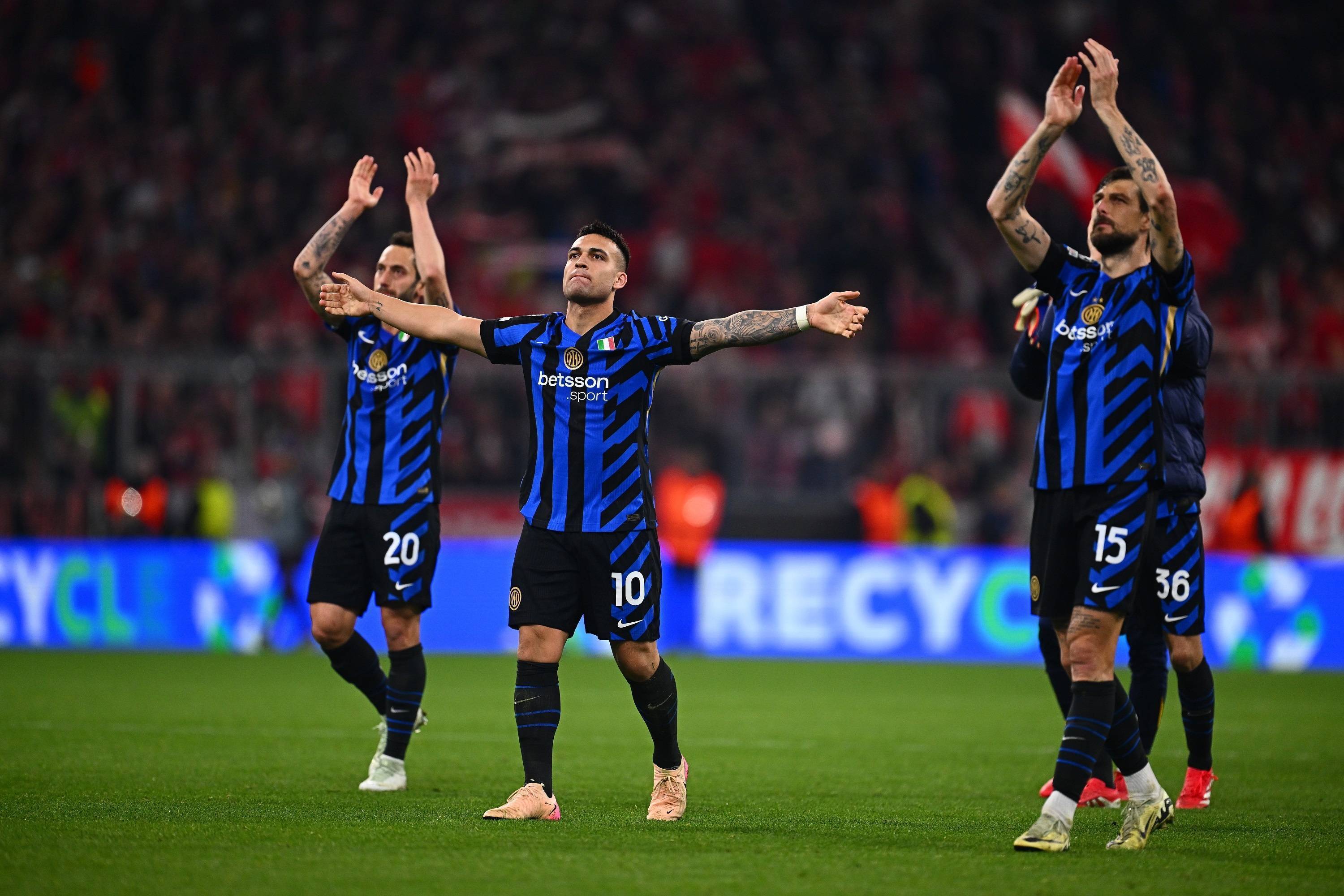 巴塞罗那队欧冠比赛中力争取胜 巴塞罗那队欧冠比赛中力争取胜