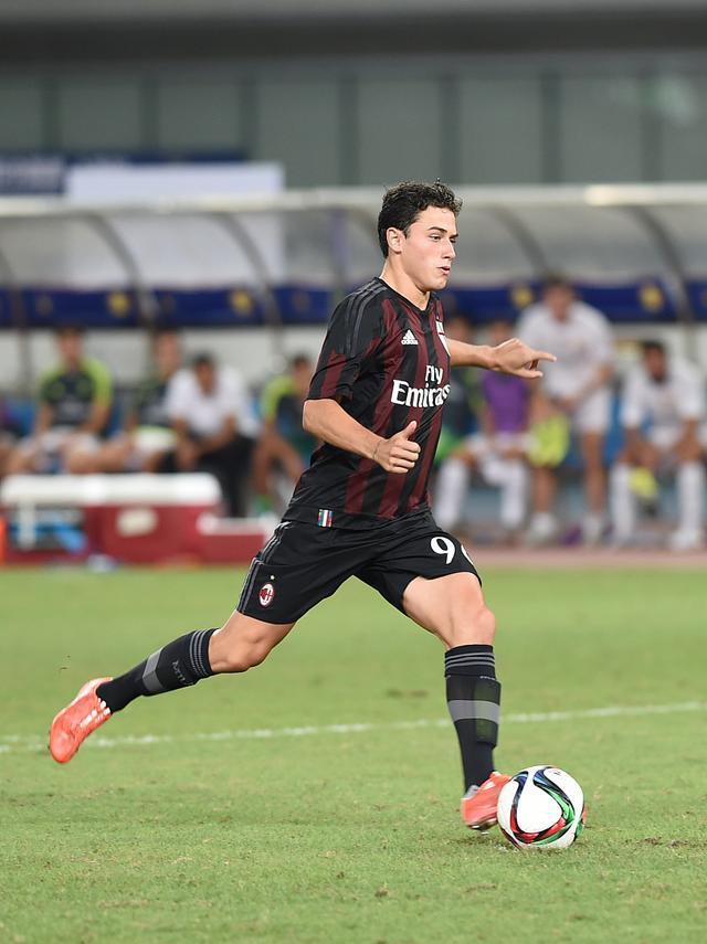 AC米兰后卫卡拉布里亚因伤将休战数周,球队后防受挫的简单介绍 AC米兰后卫卡拉布里亚因伤将休战数周,球队后防受挫的简单介绍