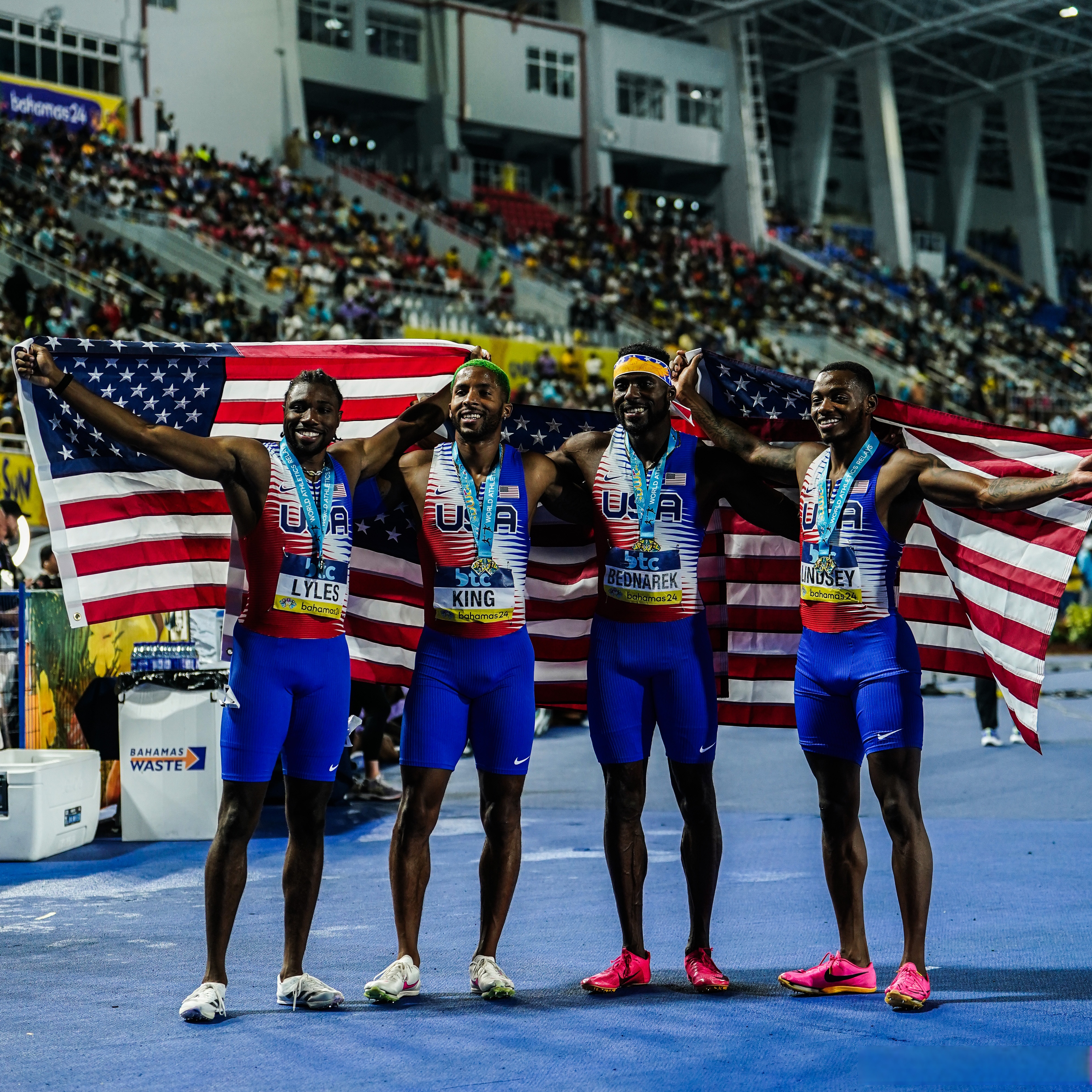 波兰选手夺得男子4x100米自由泳接力金牌