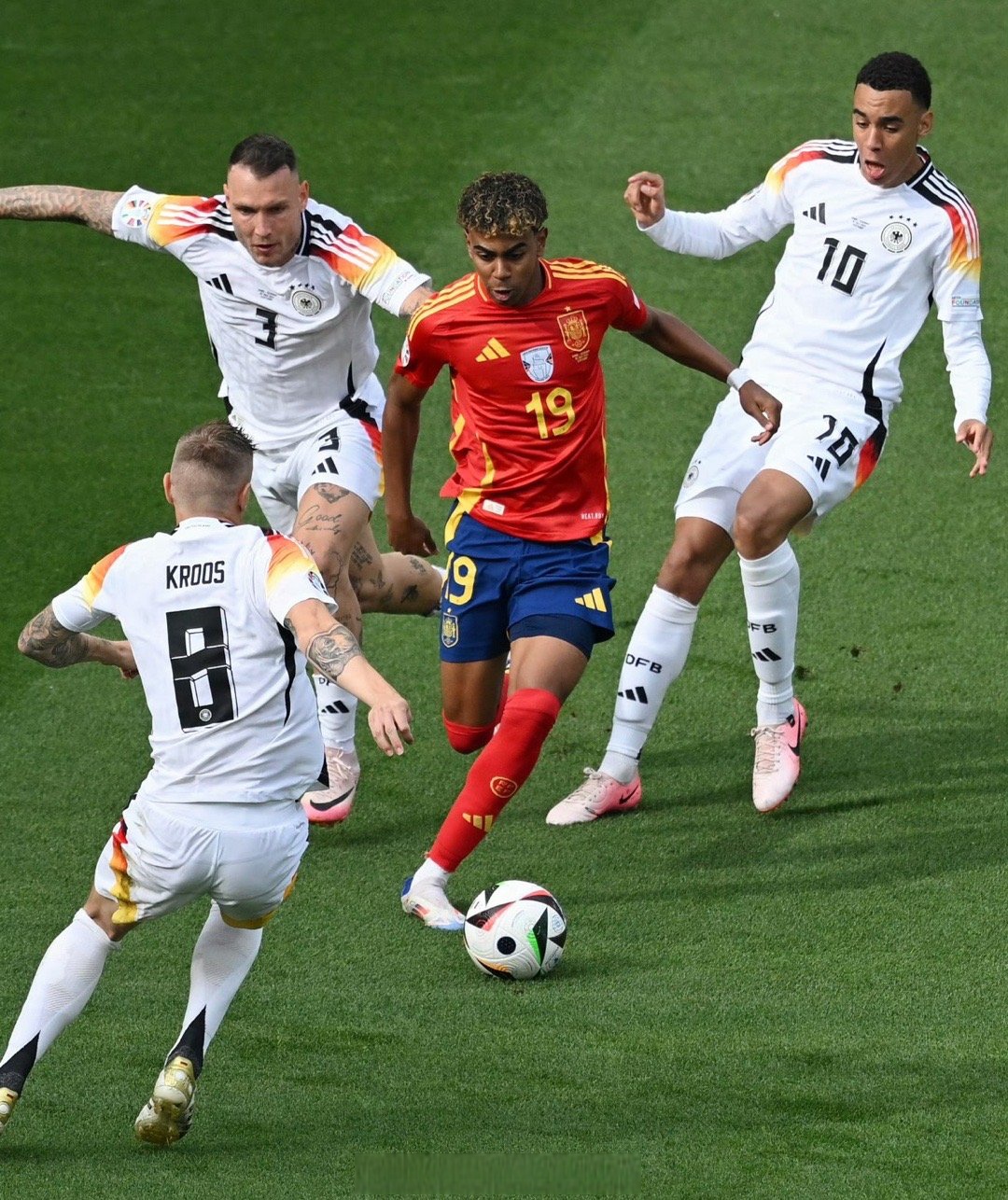 西班牙选手在田径比赛中表现抢眼 西班牙选手在田径比赛中表现抢眼