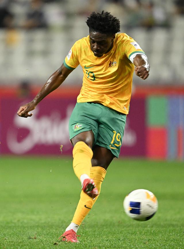 包含澳大利亚选手势头强劲，领跑全场的词条